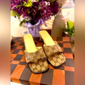 VINTAGE Gucci Logo Canvas Brown Tan Heels Made in Italy EUC Retro